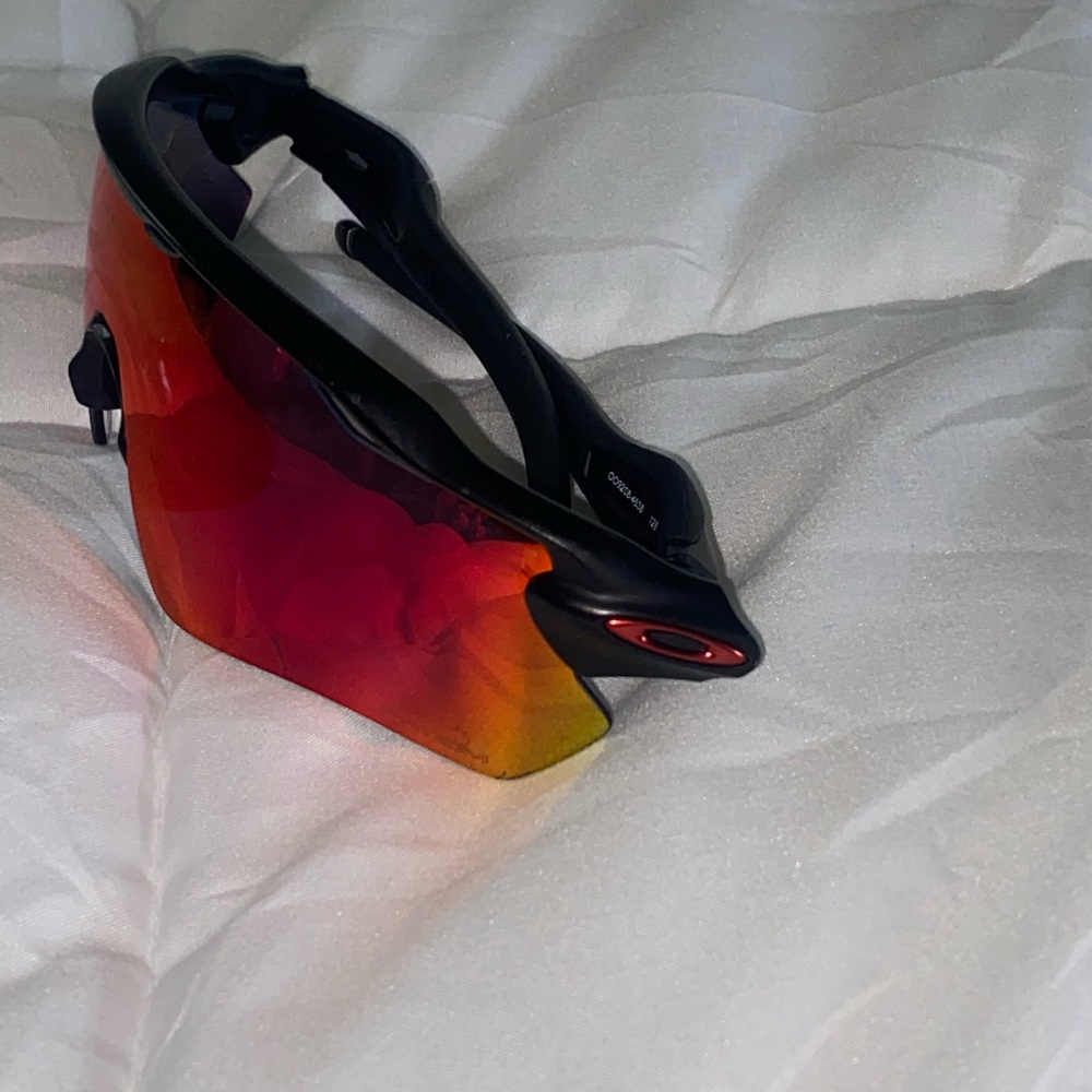 Glass - Picture 2 of 5